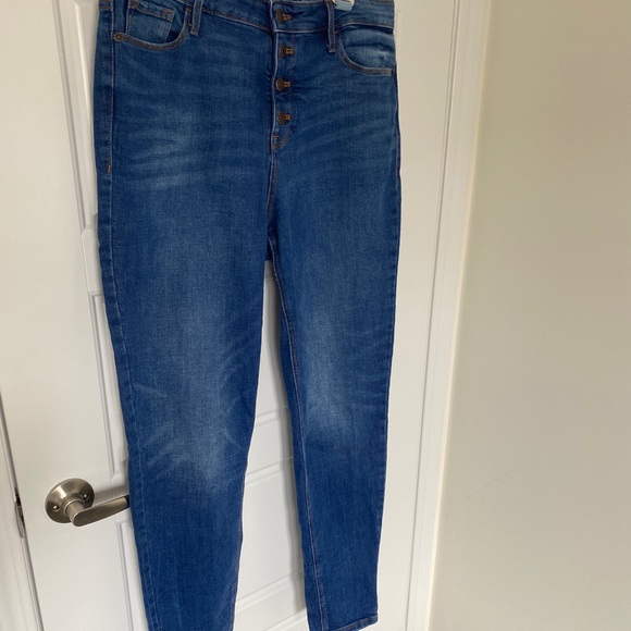 Old Navy - High-Waisted Skinny Jeans (Tall) - Picture 5 of 8